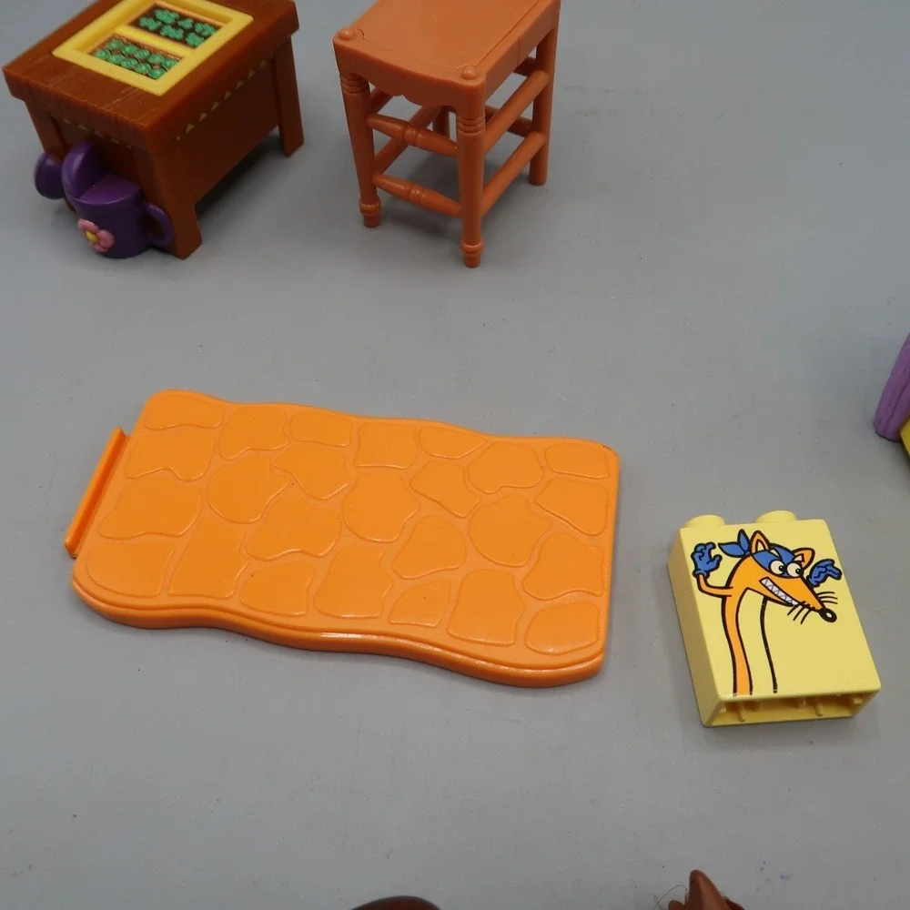 Dora The Explorer welcome pocket